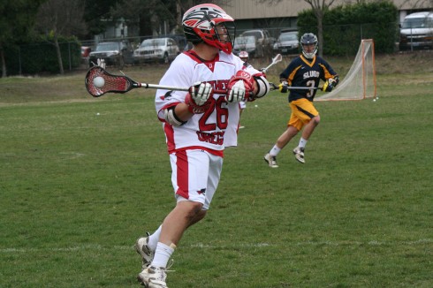Number 26 making a pass during the game on Sunday. (Photo Cred: Kelsi Fesano/The Siskiyou)