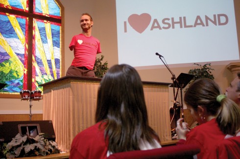 Evangelical speaker Nick Vujicic giving a presentation to “I Heart Ashland” volunteers on Saturday. Organized by local faith-based organizations, the day of service was a part of the larger “Heart Campaign” based out of Bend, which seeks to “facilitate positive change through days of volunteer service and dynamic community events,” according to the event website.