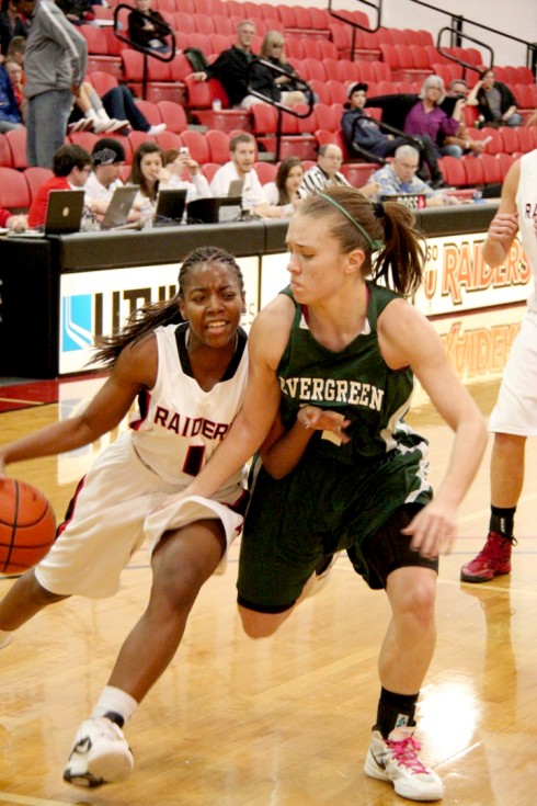 SOU sophomore, RaTanya Newsome dodges opposing players during the game on Saturday. Photo by Troy Goossen/The Siskiyou